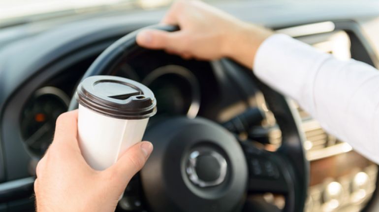 Vůně kávy na zákazníky působila tak moc, že pumpař mohl zvýšit ceny zboží o 300 %