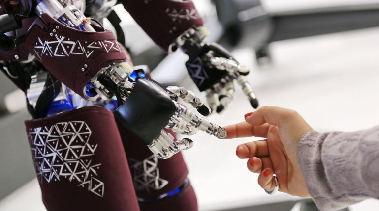 Týden inovací začal: Drinky tu podávají roboti, vy se mezitím můžete třeba teleportovat