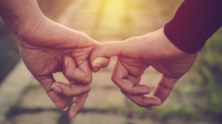 Konec starým mýtům! Starší partner nemá co do činění s traumaty z otců