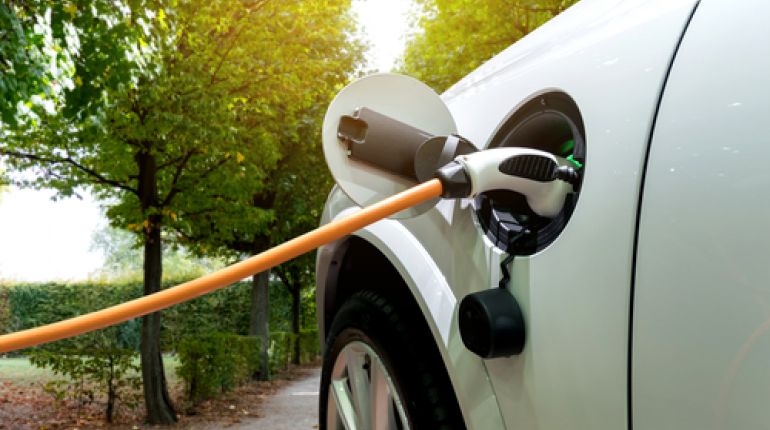 Bezdrátové nabíjení elektromobilů? Vědci ze Stanfordu hlásí pokrok