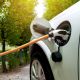 Bezdrátové nabíjení elektromobilů? Vědci ze Stanfordu hlásí pokrok