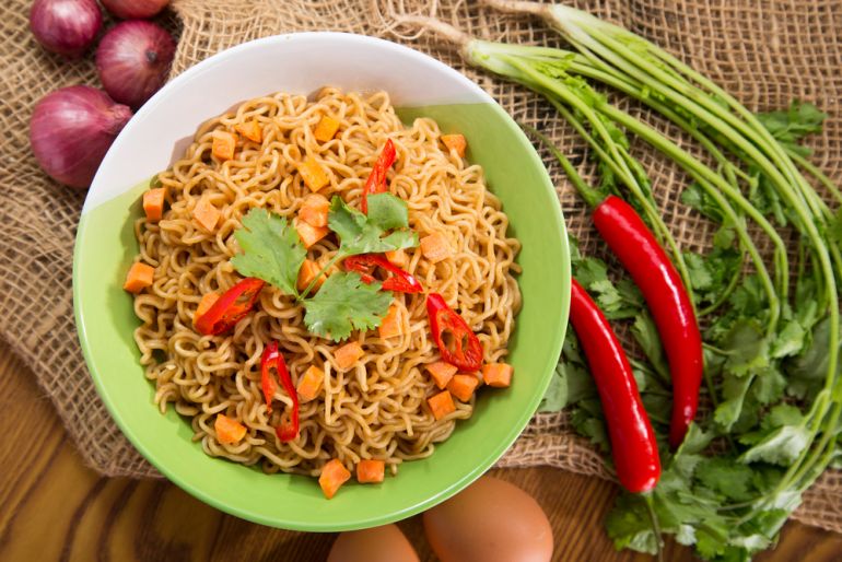 instantni nudle shutterstock 510579760