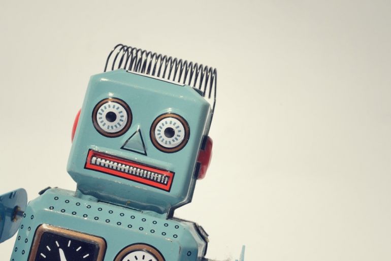 robot shutterstock 169002578