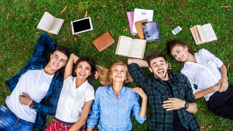 studenti shutterstock 494939341