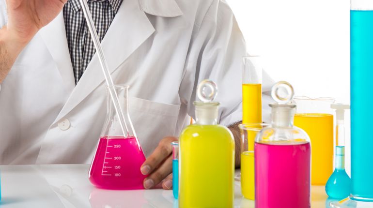 Je kosmetický průmysl největší chemická laboratoř světa?