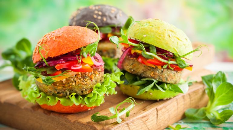 Jednoduché vegetariánské burgery na čtyři způsoby