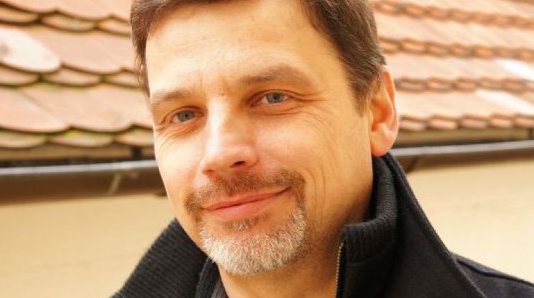 Sumito: Pozor, startuju a vy přibrzděte