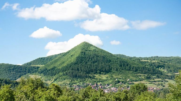 Petr Sumito Mikulka: Kouzlo bosenských pyramid – téměř všechno je jinak?