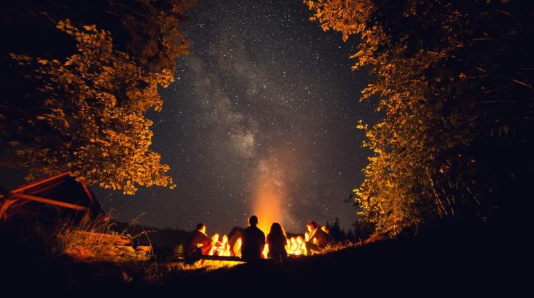 Jsou čarodějné ohně pozůstatkem našeho magického myšlení?