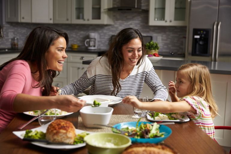 dve mamy shutterstock 411224575