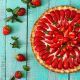 Něco dobrého na zub? Co takhle kakaový cheesecake s jahodami