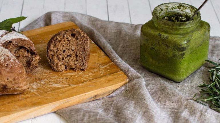 Tip na večeři: Pasta s pestem z medvědího česneku