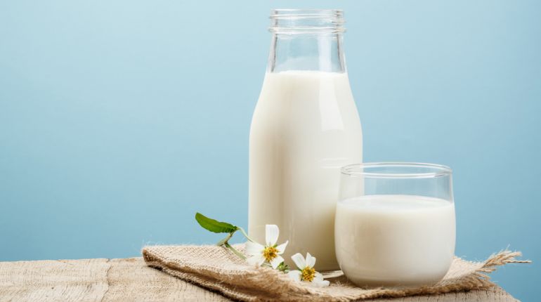 Vápníková pohádka. Krmí nás tím od malička, ale je mléko opravdu dobré na kosti?