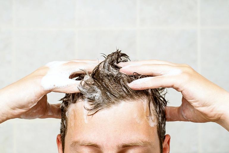 myti vlasu shutterstock 428660125