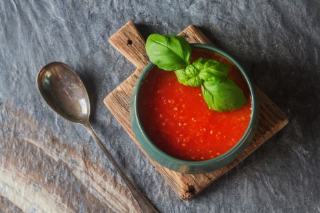 rajcatova polevka shutterstock 551697313