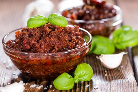 spagety pesto shutterstock 220746958