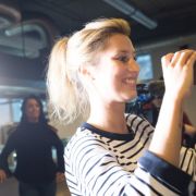 Kolegyně Jana Mühlfeita Kateřina Novotná sbírá materiál na sociální sítě.