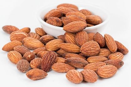 almonds 1768792 640