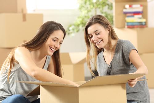 sdileni shutterstock 556710883