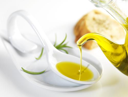 olivovy olej srdce shutterstock 131398685